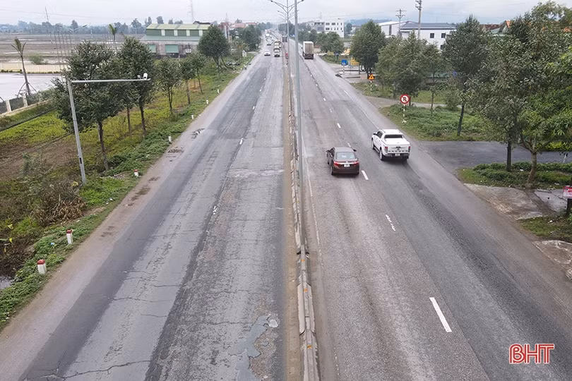 Không để tái diễn tình trạng cát rơi vãi nhiều trên QL 1 qua Hà Tĩnh