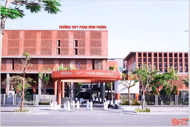 Hà Tĩnh điều động, bổ nhiệm và luân chuyển 14 hiệu trưởng trường THPT sau sắp xếp