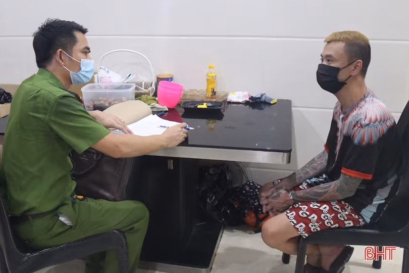 Phá ổ bạc giữa trung tâm TP Hà Tĩnh, khởi tố 15 đối tượng