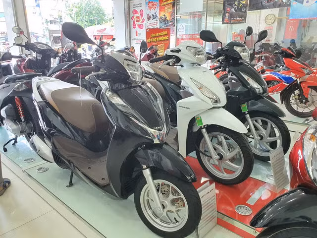 Honda SH giảm giá ngỡ ngàng cùng loạt xe ga “quốc dân”