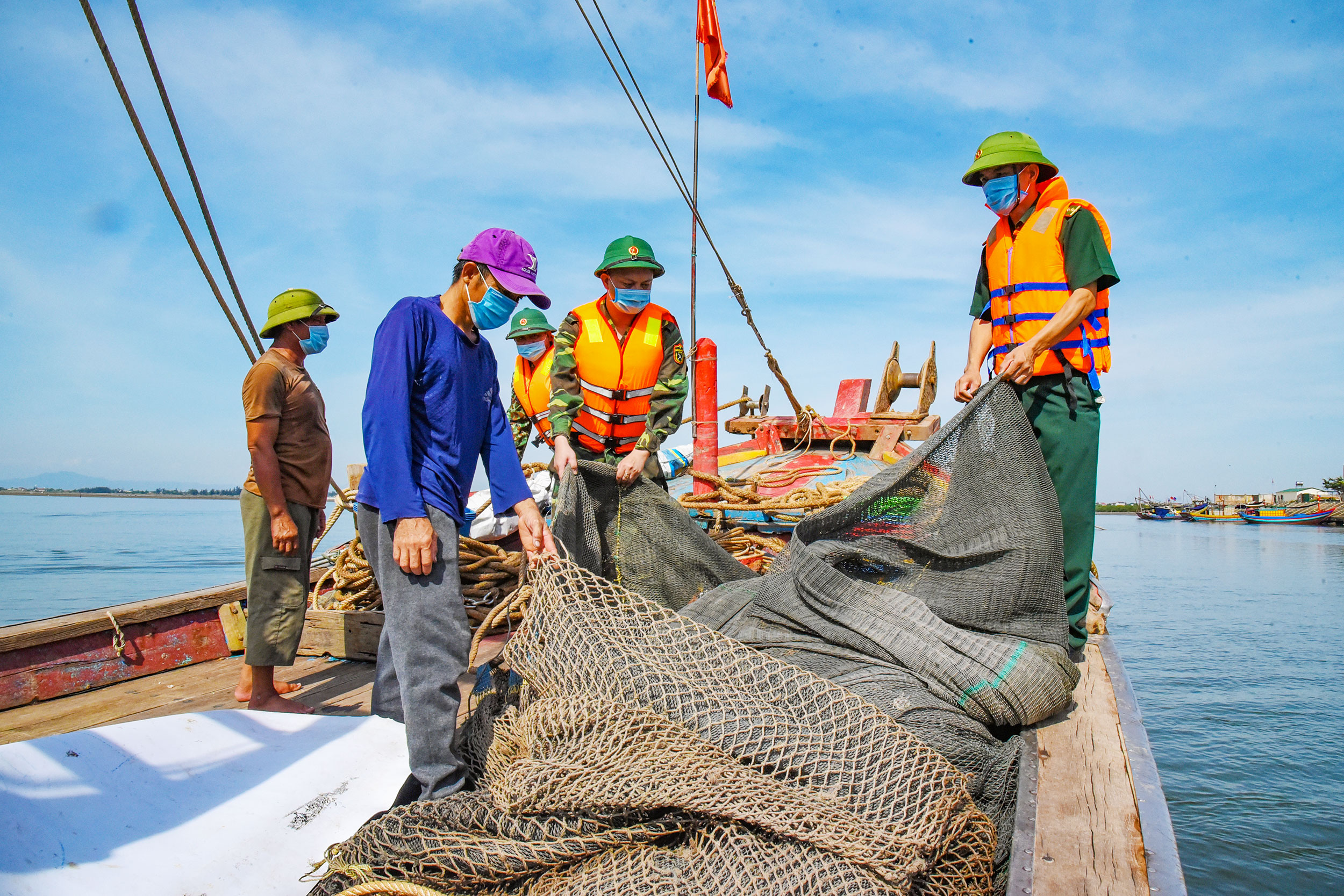 Vấn nạn tàu giã cào trên vùng biển Hà Tĩnh (bài 1): Khai thác tận diệt và hậu quả của việc giành giật ngư trường