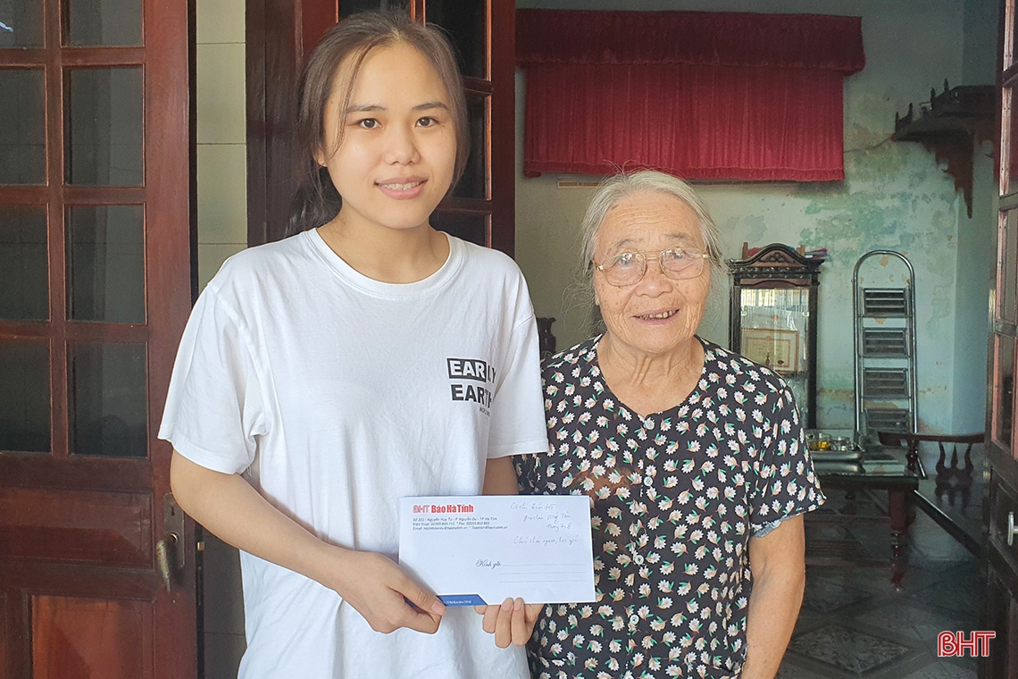 Nâng mức hỗ trợ học đại học cho 2 nữ sinh mồ côi, hoàn cảnh đặc biệt khó khăn ở TP Hà Tĩnh