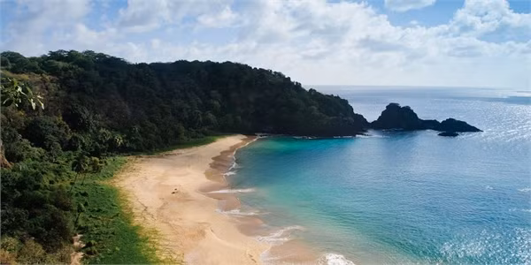 Baia de Sancho, Brazil (Ảnh: Flickr)