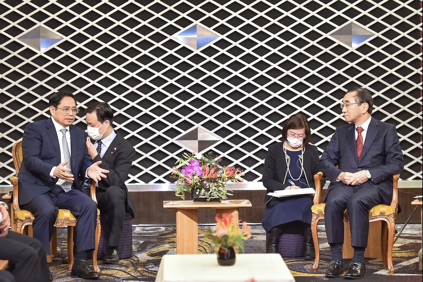 Thủ tướng thúc đẩy hợp tác với các tập đoàn hàng đầu Nhật Bản