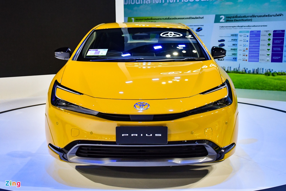 Cận cảnh Toyota Prius 2023 - tiêu hao nhiên liệu 4,13 lít/100 km