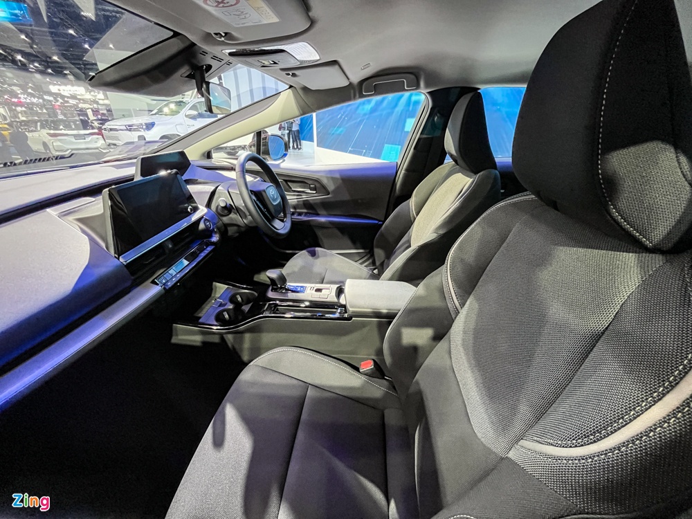 Cận cảnh Toyota Prius 2023 - tiêu hao nhiên liệu 4,13 lít/100 km