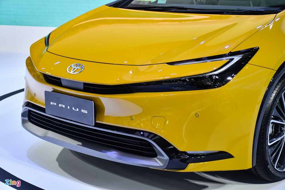 Cận cảnh Toyota Prius 2023 - tiêu hao nhiên liệu 4,13 lít/100 km
