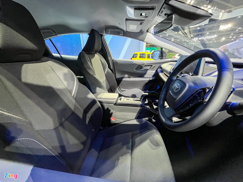 Cận cảnh Toyota Prius 2023 - tiêu hao nhiên liệu 4,13 lít/100 km
