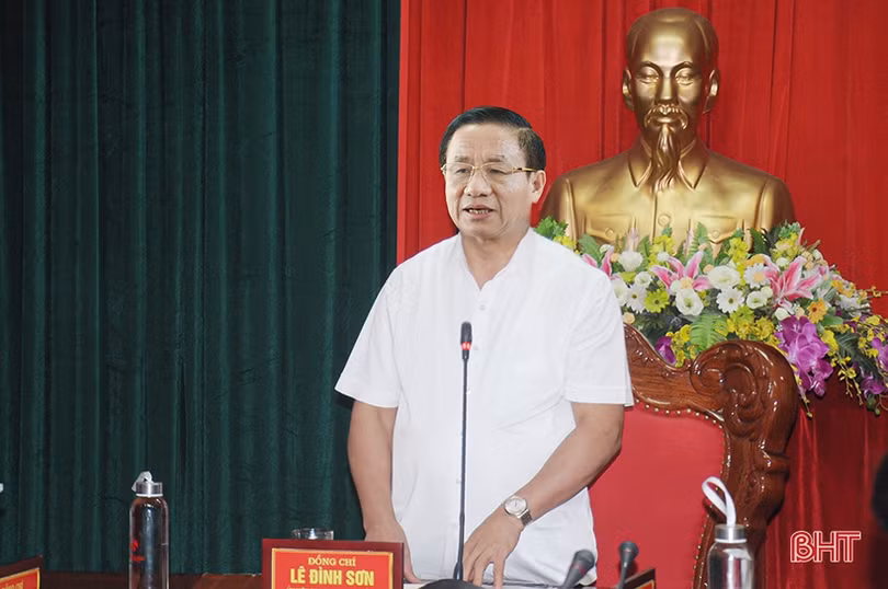 Vận dụng sáng tạo quan điểm của trung ương trong xây dựng Báo cáo chính trị Đại hội Đảng bộ Hà Tĩnh