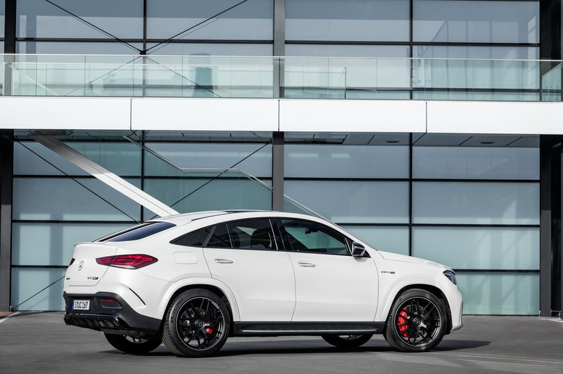 Mercedes-AMG GLE 63 Coupe ra mắt - SUV dáng thời trang hiệu suất cao ảnh 2 Mercedes-AMG GLE 63 Coupe ra mắt - SUV dáng thời trang hiệu suất cao
