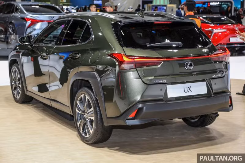 Mẫu SUV Lexus UX chuẩn bị bán ra thị trường