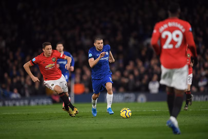 Man United đánh sập pháo đài Stamford Bridge