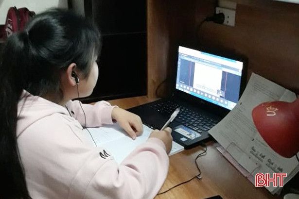 Học sinh iSchool Hà Tĩnh hào hứng học online khi phải ở nhà vì phòng dịch