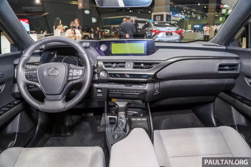 Mẫu SUV Lexus UX chuẩn bị bán ra thị trường
