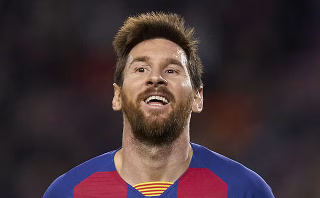 Messi giành giải thưởng mà cả đời Ronaldo vẫn chưa có