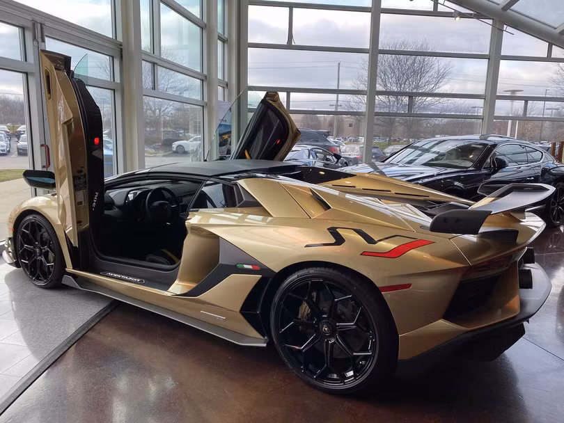 Người Việt tậu Lamborghini Aventador SVJ Roadster đầu tiên thế giới