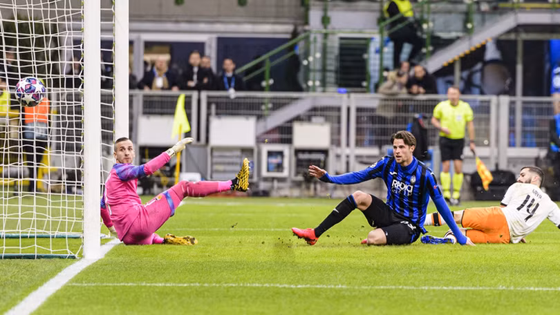 Vòng 1/8 UEFA Champions League: Tottenham, Valencia thất bại cay đắng