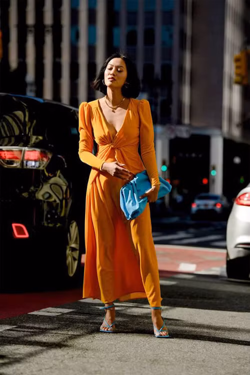 Phối đồ với 3 tông màu hot trend