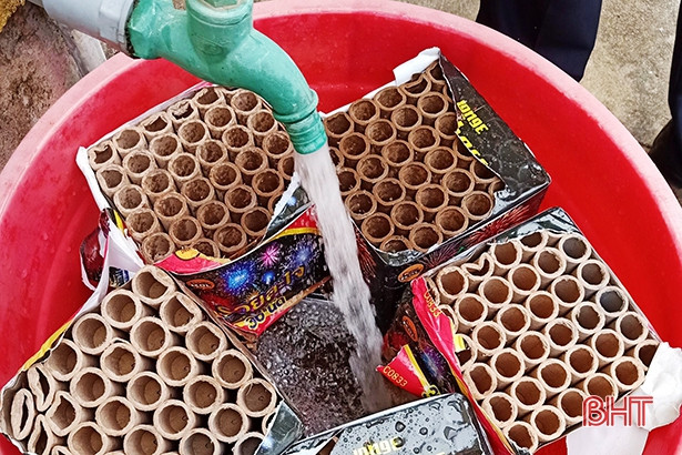 Thạch Hà tiến hành tiêu hủy 28,32 kg pháo