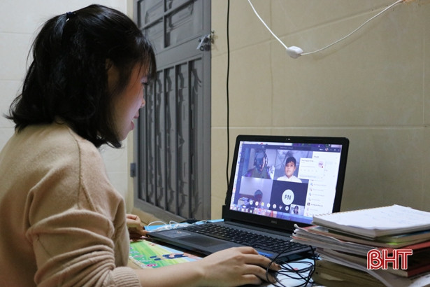 Học sinh iSchool Hà Tĩnh hào hứng học online khi phải ở nhà vì phòng dịch