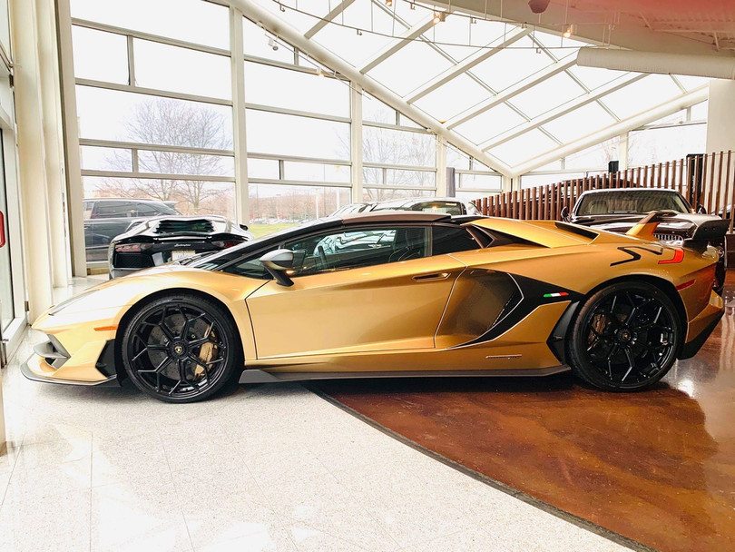 Người Việt tậu Lamborghini Aventador SVJ Roadster đầu tiên thế giới