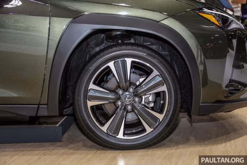 Mẫu SUV Lexus UX chuẩn bị bán ra thị trường