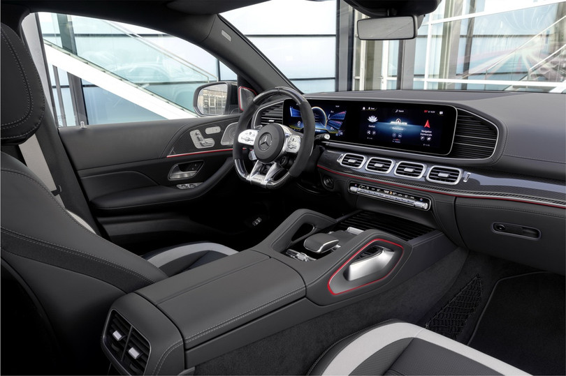 Mercedes-AMG GLE 63 Coupe ra mắt - SUV dáng thời trang hiệu suất cao ảnh 12 Mercedes-AMG GLE 63 Coupe ra mắt - SUV dáng thời trang hiệu suất cao