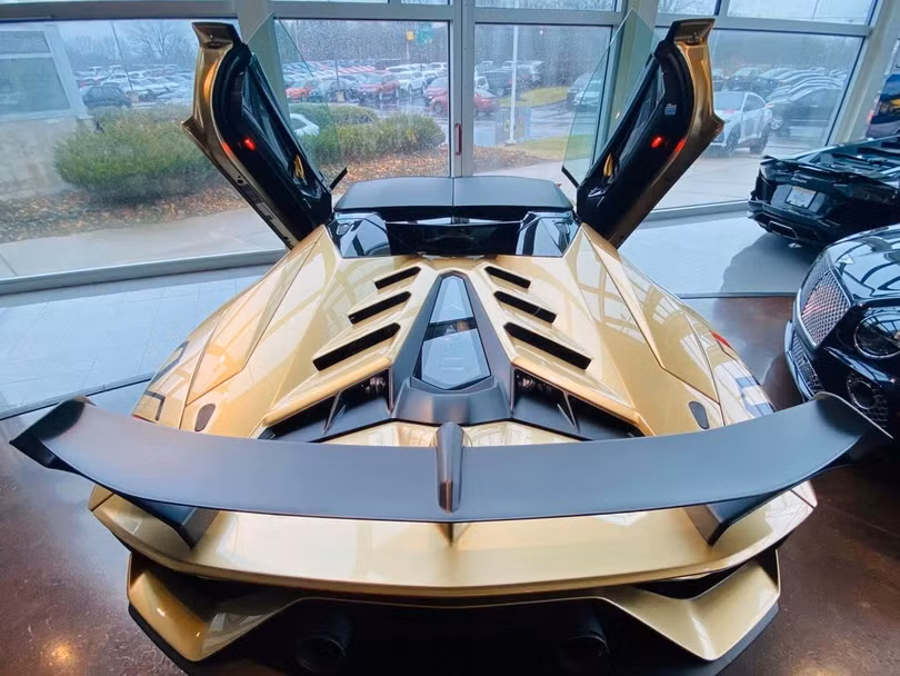 Người Việt tậu Lamborghini Aventador SVJ Roadster đầu tiên thế giới