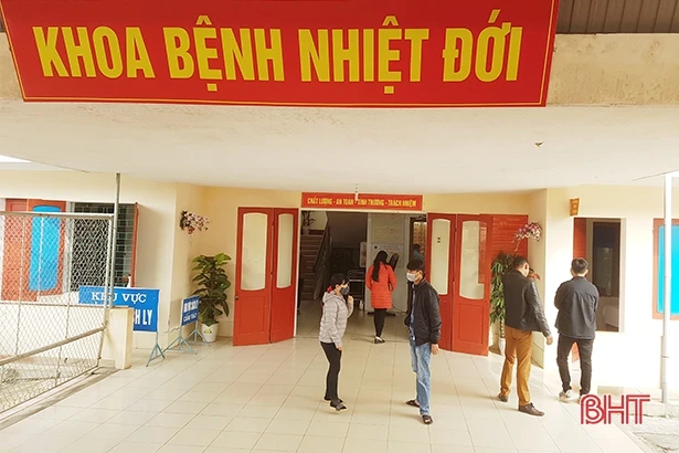 Đường dây nóng Hà Tĩnh nhận đến 50 cuộc gọi mỗi ngày tư vấn về dịch Covid-19