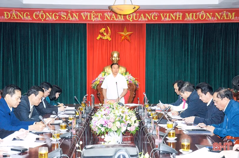 Vận dụng sáng tạo quan điểm của trung ương trong xây dựng Báo cáo chính trị Đại hội Đảng bộ Hà Tĩnh