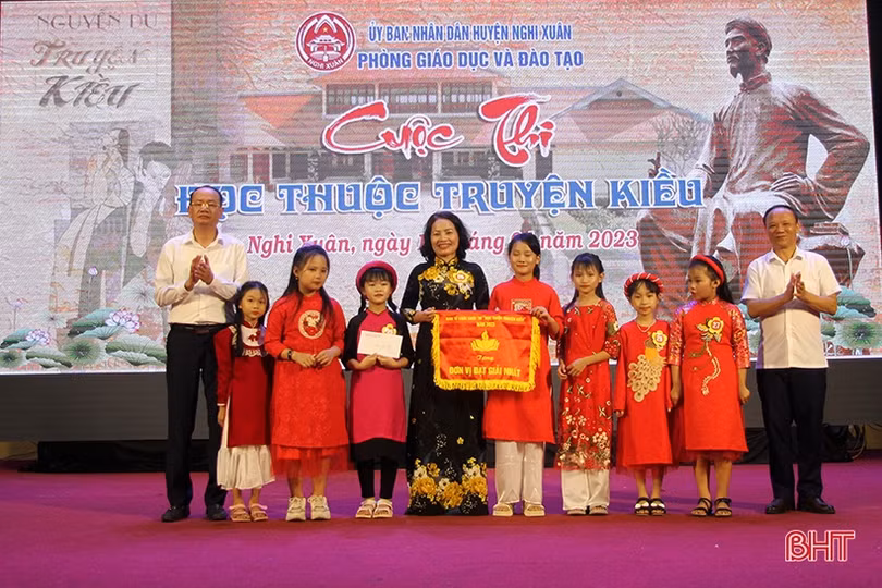 66 thí sinh thi đọc thuộc Truyện Kiều ở Nghi Xuân