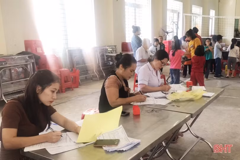 Chủ động tiêm vắc-xin ứng phó với diễn biến mới của dịch COVID-19