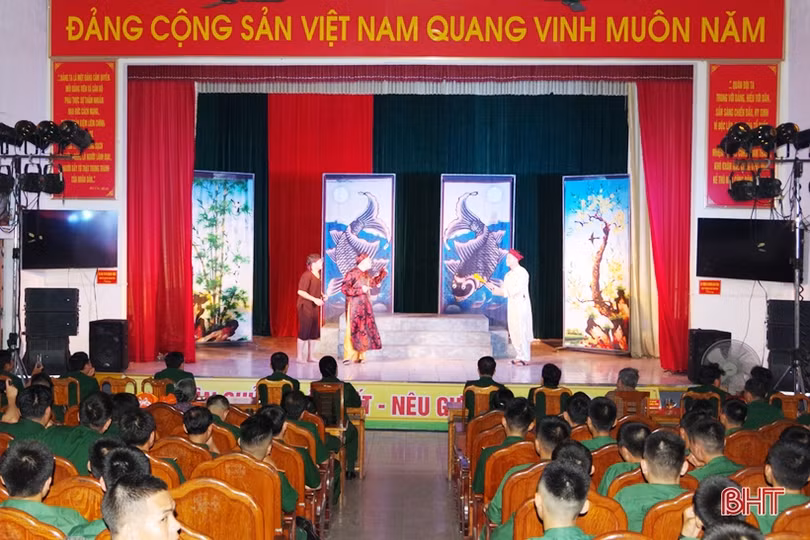Đoàn kịch nói Quân đội biểu diễn phục vụ cán bộ, chiến sĩ tại Trung đoàn 841