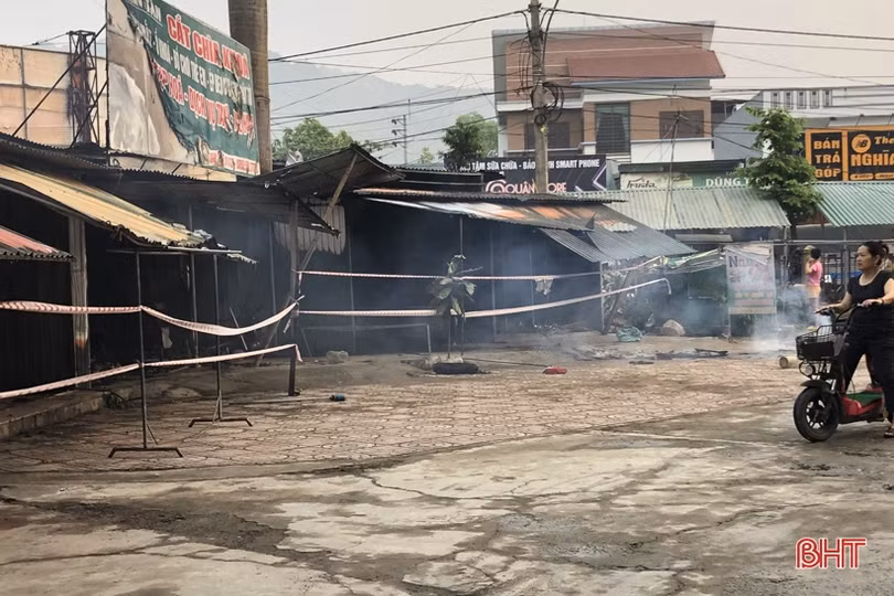 Cháy ở Trung tâm thương mại Tây Sơn, nhiều ki-ốt bị thiệt hại