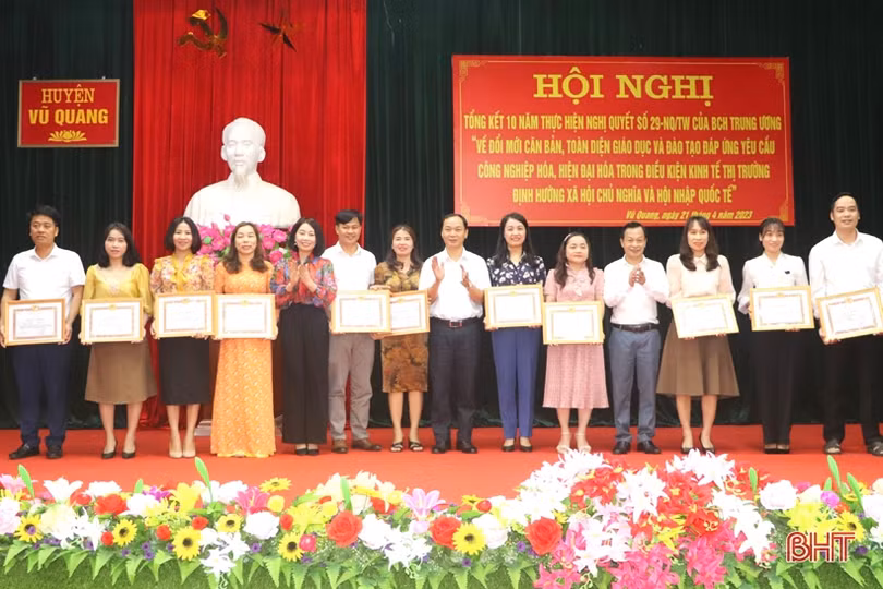 Tiếp tục đổi mới căn bản, toàn diện GD&ĐT ở Vũ Quang
