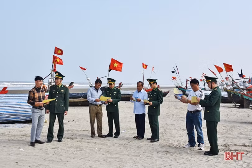 Hà Tĩnh tăng cường đưa Luật Biên phòng tới ngư dân, giáo viên, học sinh