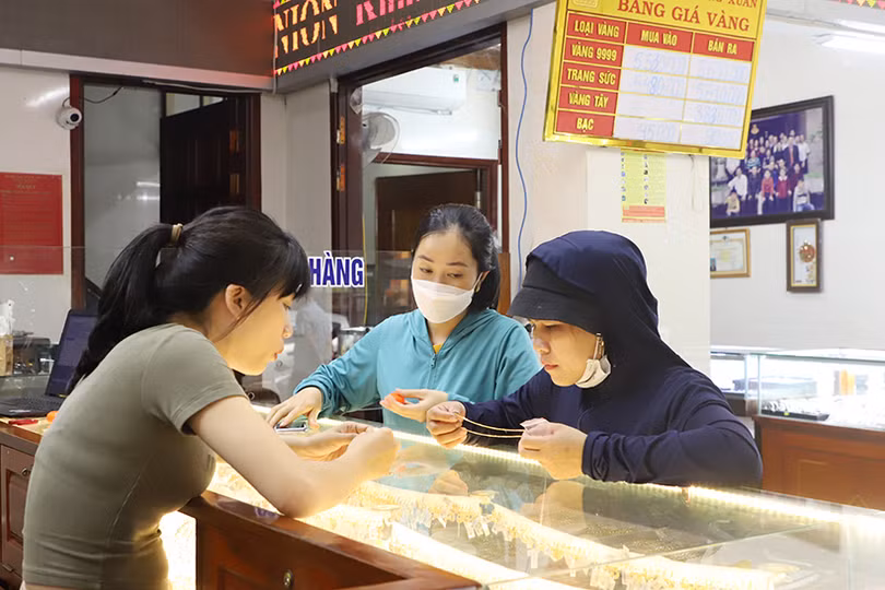 Giá vàng ở mức cao, người dân Hà Tĩnh bán “chốt lời”