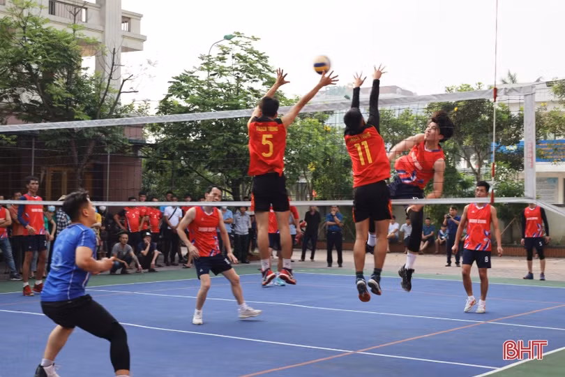 Các địa phương tổ chức giải bóng chuyền chào mừng các ngày lễ lớn