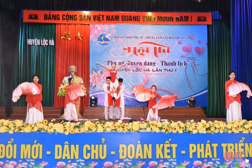 Ấn tượng hội thi “Phụ nữ duyên dáng, thanh lịch” huyện Lộc Hà 