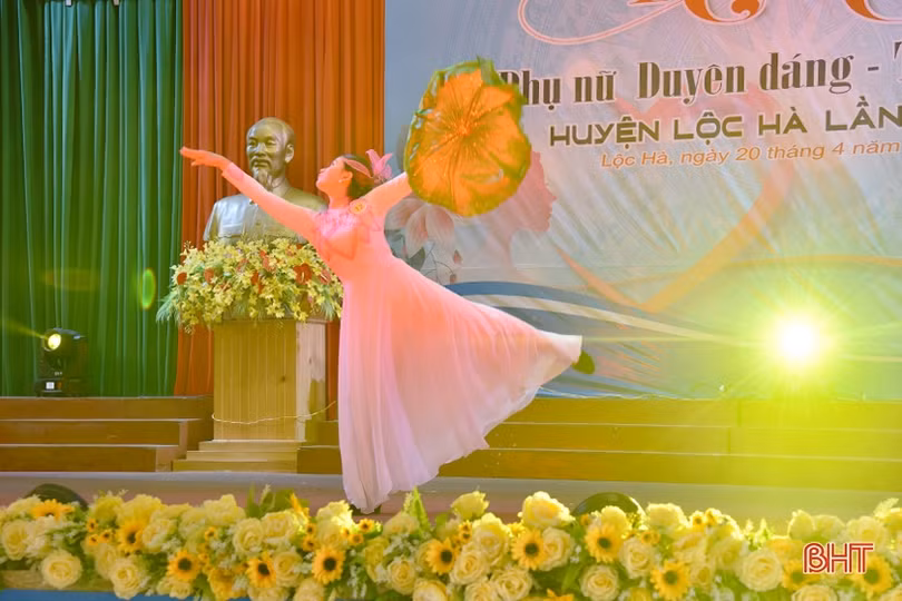 Ấn tượng hội thi “Phụ nữ duyên dáng, thanh lịch” huyện Lộc Hà 