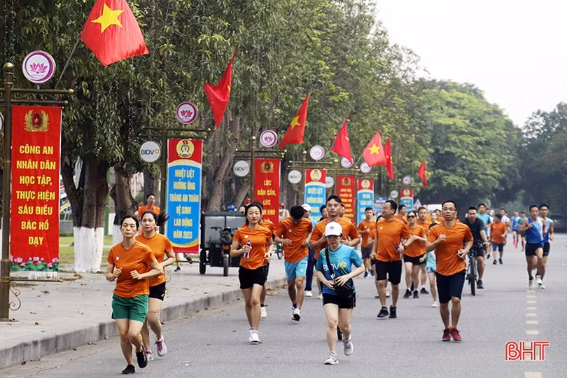 Gần 300 VĐV hưởng ứng giải chạy “Vì thành phố xanh năm 2023”