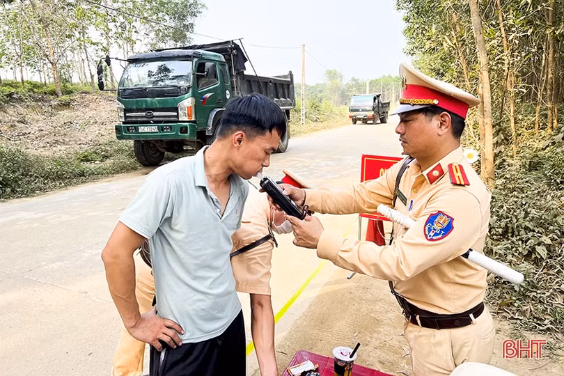 Đức Thọ quyết liệt xử lý xe quá khổ, quá tải