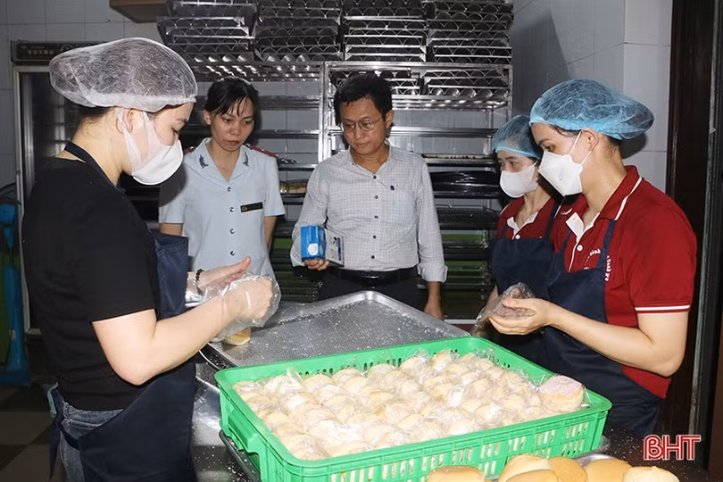Ra quân kiểm tra an toàn vệ sinh thực phẩm tại TP Hà Tĩnh