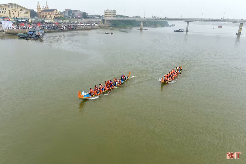 Đua thuyền trên sông La