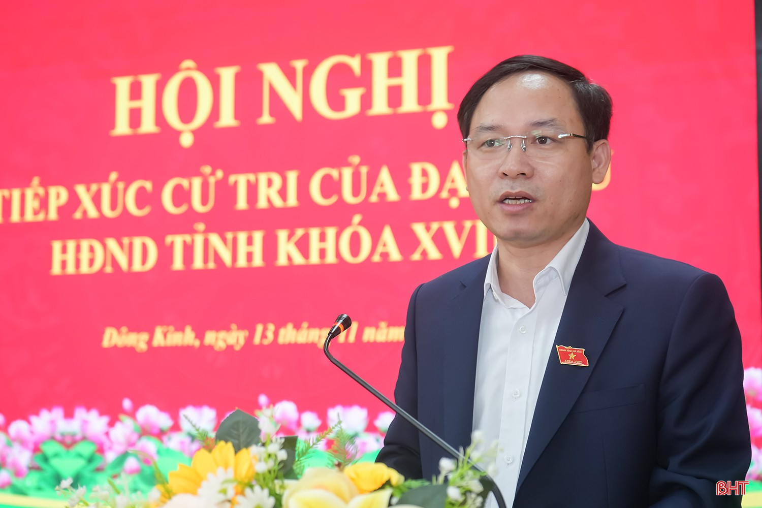 Ông Nguyễn Đức Thắng, Phó Giám đốc Sở Tài chính thay mặt Tổ Đại biểu HĐND báo cáo một số nội dung tại hội nghị.
