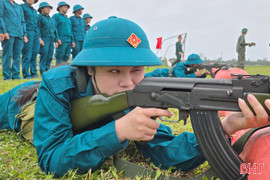 Các chiến sĩ sao vuông hăng say trên thao trường