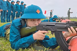 Chiến sĩ "sao vuông" hăng say trên thao trường