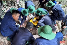 Chuyện chưa kể về hành trình cất bốc 7 hài cốt liệt sĩ trong hang đá ở Lào