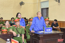 Lừa tiền “chạy án", hai “cò” lĩnh 21 năm tù giam