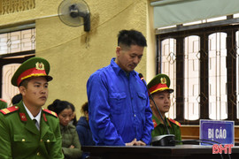 Dùng vũ khí quân dụng chém 2 người trọng thương, lĩnh 11,5 năm tù 